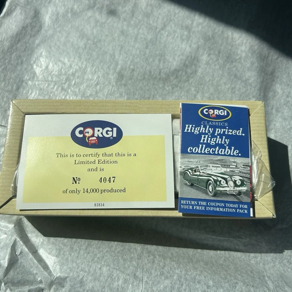 CORGI CLASSIC #98161 AEC REGAL EASTERN COUNTIES BUS 1:50 SCALE #4047